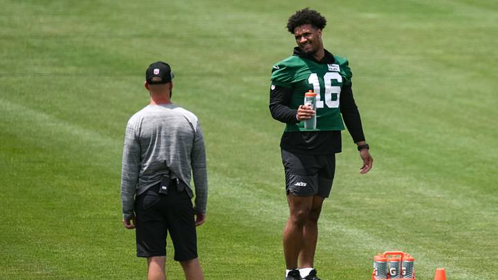 Jun 10, 2026; Florham Park, NY, USA;  New York Jets tight end Kenyon Sadiq (16) warms up during minicamp at Atlantic Health Jets Training Center. Mandatory Credit: John Jones-Imagn Images