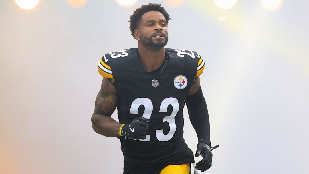 Pittsburgh Steelers cornerback Darius Slay reacts as he takes the field against the Indianapolis Colts.