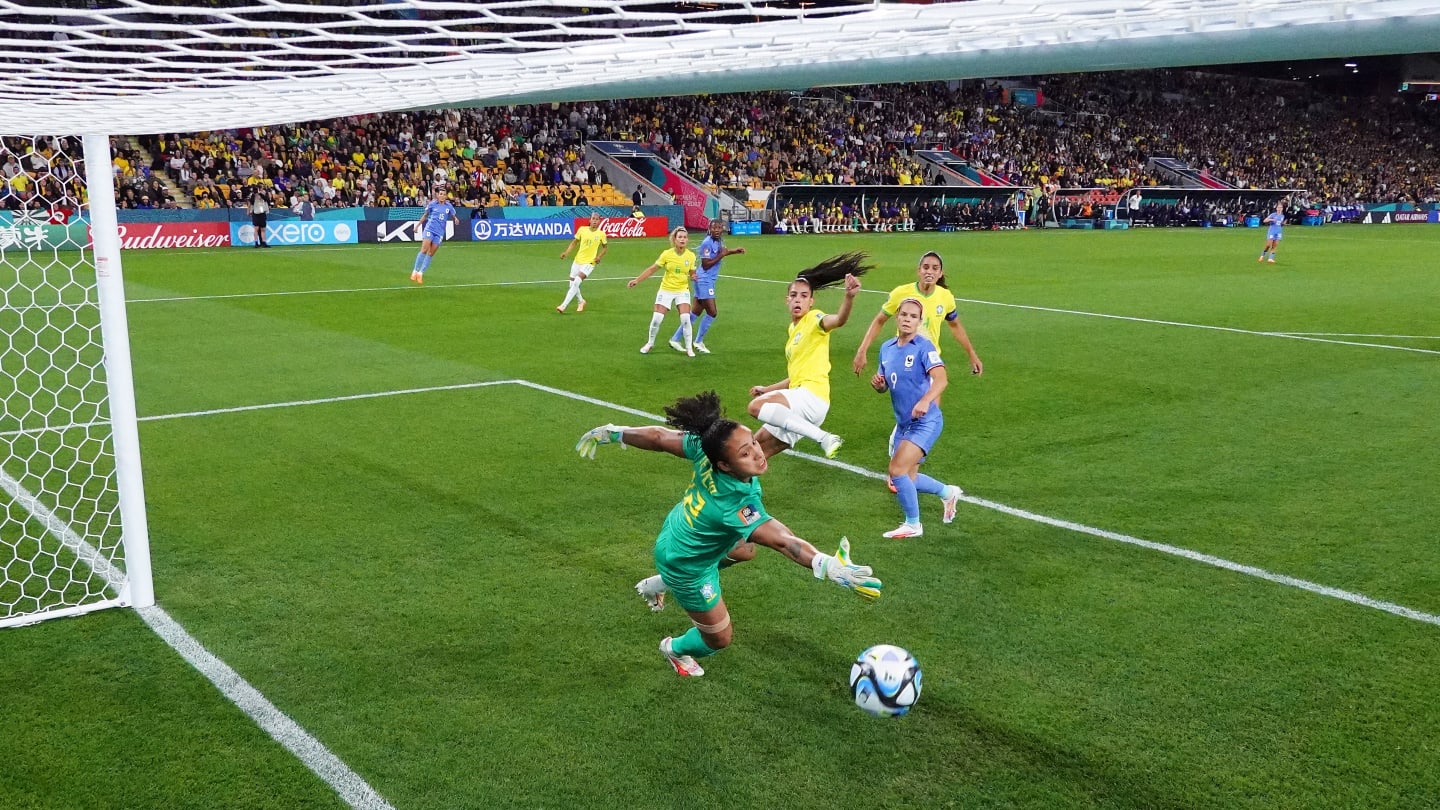 Copa do Mundo Feminina: Brasil sofre com bola aérea francesa e perde por 2  a 1