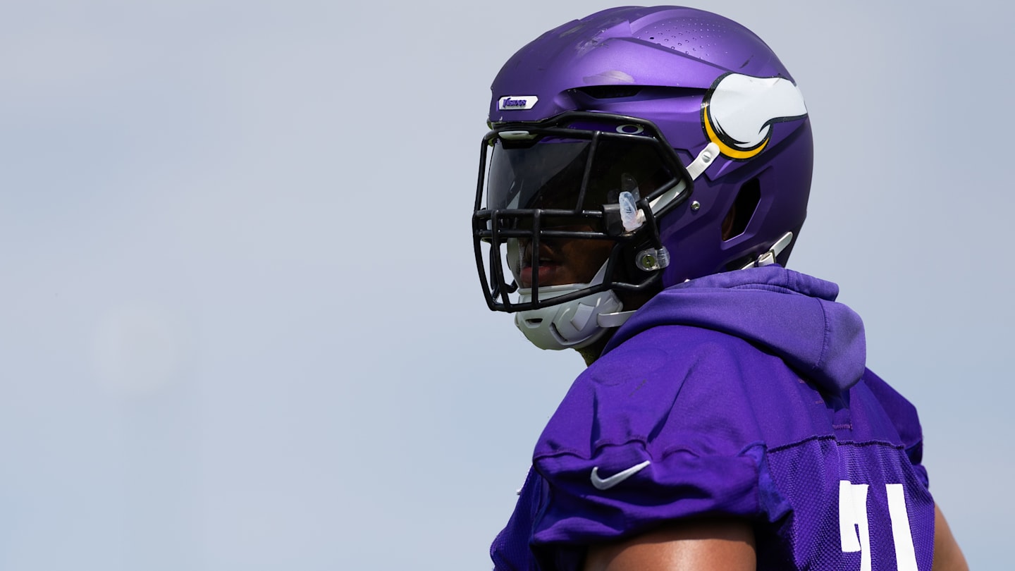 KOC gives injury updates on Vikings' Christian Darrisaw, Harrison Smith