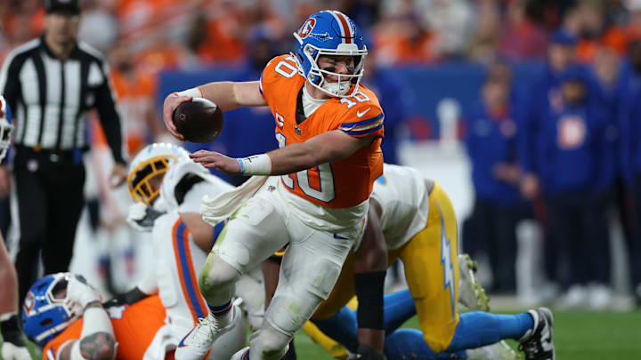 Denver y Seattle cerraron la temporada regular como líderes de la AFC y la NFC, respectivamente, asegurando descanso en la Ronda de Comodines y marcando el ritmo rumbo a los playoffs.