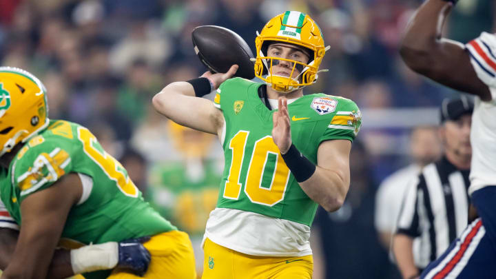 Jan 1, 2024; Glendale, AZ, USA; Oregon Ducks quarterback Bo Nix (10) against the Liberty Flames