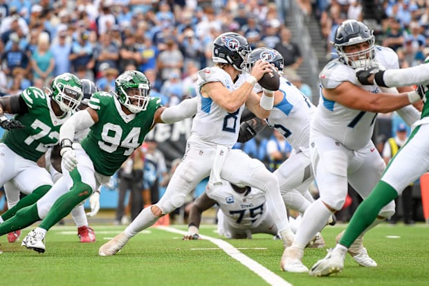 Tennessee Titans Will Levis escapes the sack of New York Jets defensive end Solomon Thomas 