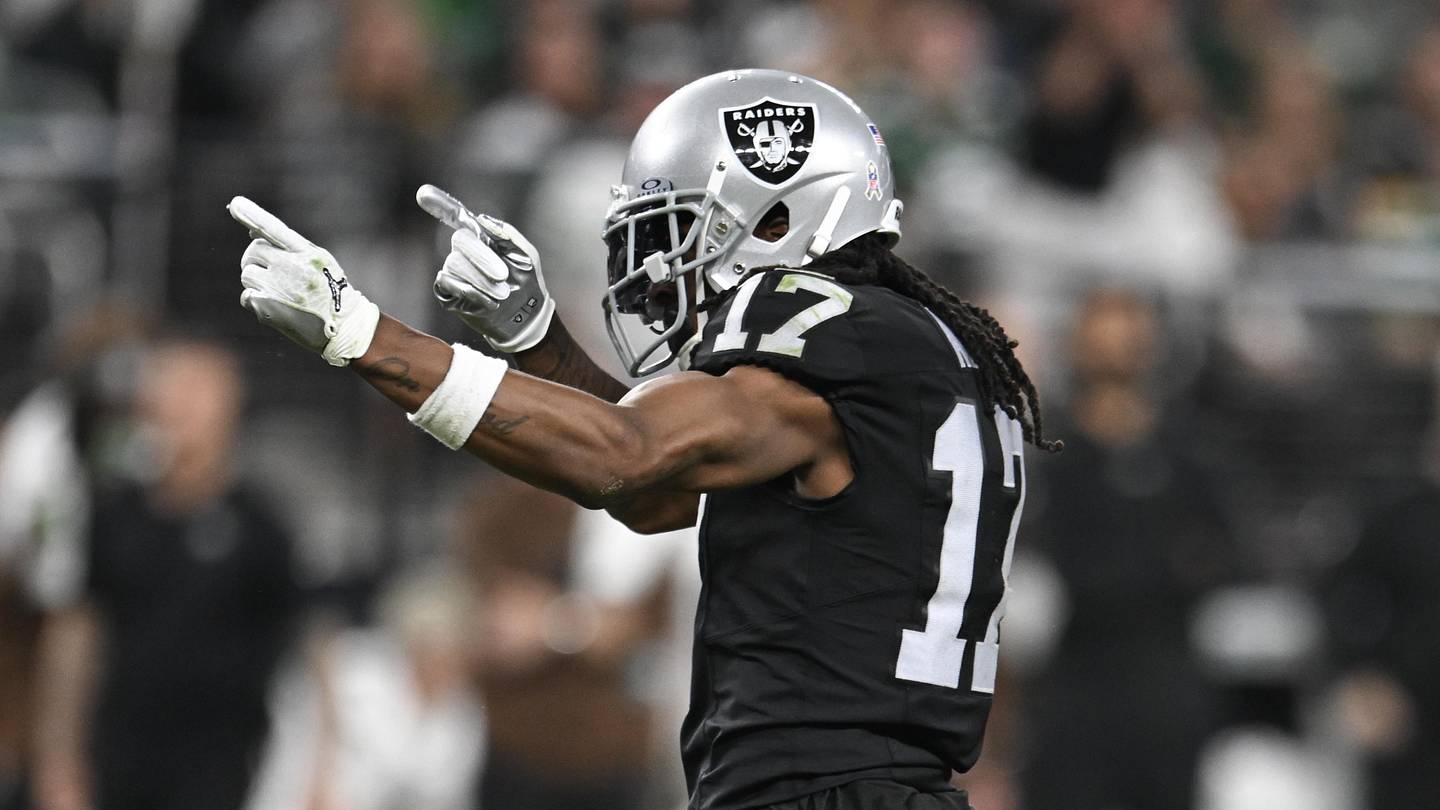 Raiders WR Davante Adams Left Off Top Tier of Fantasy Football WRs, Who Made the Cut?