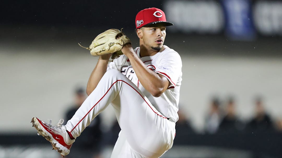 Cincinnati Reds pitcher Chase Burns (26) throws a pitch against the Atlanta Braves during the first inning of the Speedway Classic game at Bristol Motor Speedway. 