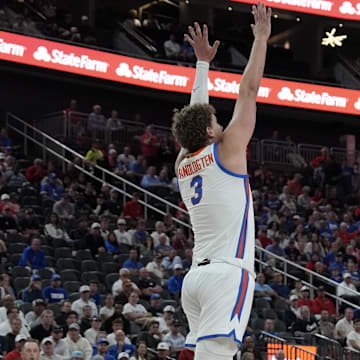 Nov 3, 2025; Las Vegas, NV, USA; Arizona Wildcats forward Koa Peat (10) shoots against Florida Gators center Micah Handlogten (3) during the second half of the Hall of Fame Series game at T-Mobile Arena. Mandatory Credit: Candice Ward-Imagn Images
