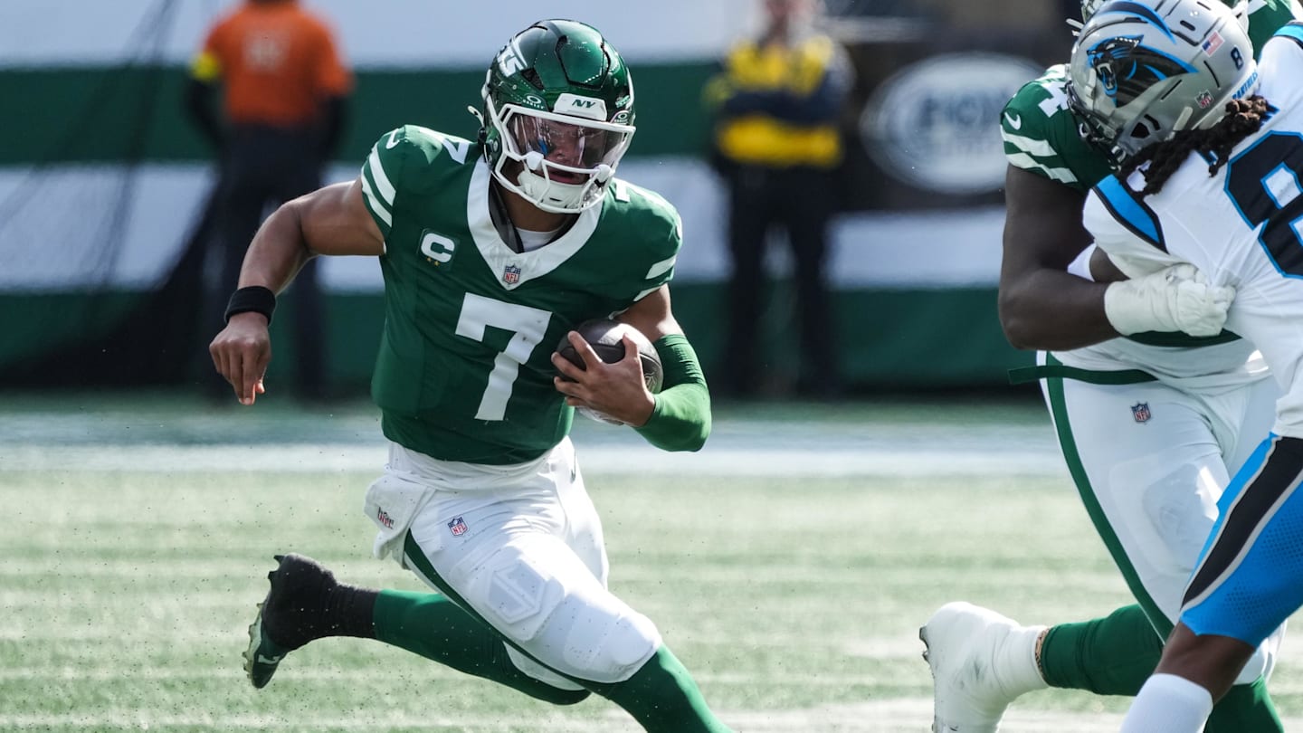 Jets Consider Trading $40 Million QB Justin Fields Amid 0-7 Season Struggles
