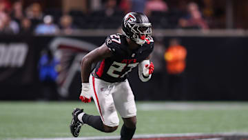 Atlanta Falcons linebacker James Pearce Jr. 