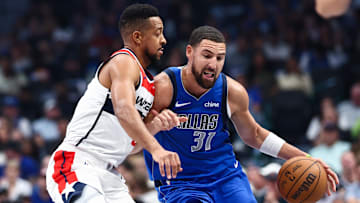 Oct 24, 2025; Dallas, Texas, USA;  Dallas Mavericks guard Klay Thompson (31) drives to the basket as Washington Wizards guard CJ McCollum (3) defends during the first quarter at American Airlines Center. Mandatory Credit: Kevin Jairaj-Imagn Images