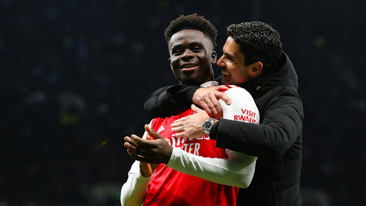 Bukayo Saka und Trainer Mikel Arteta