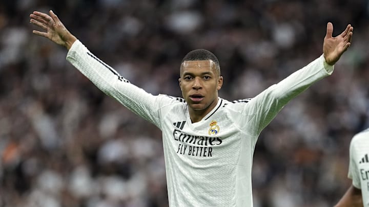 Kylian Mbappé est titulaire avec le Real Madrid pour le Clasico. Kylian Mbappé est titulaire avec le Real Madrid pour le Clasico.