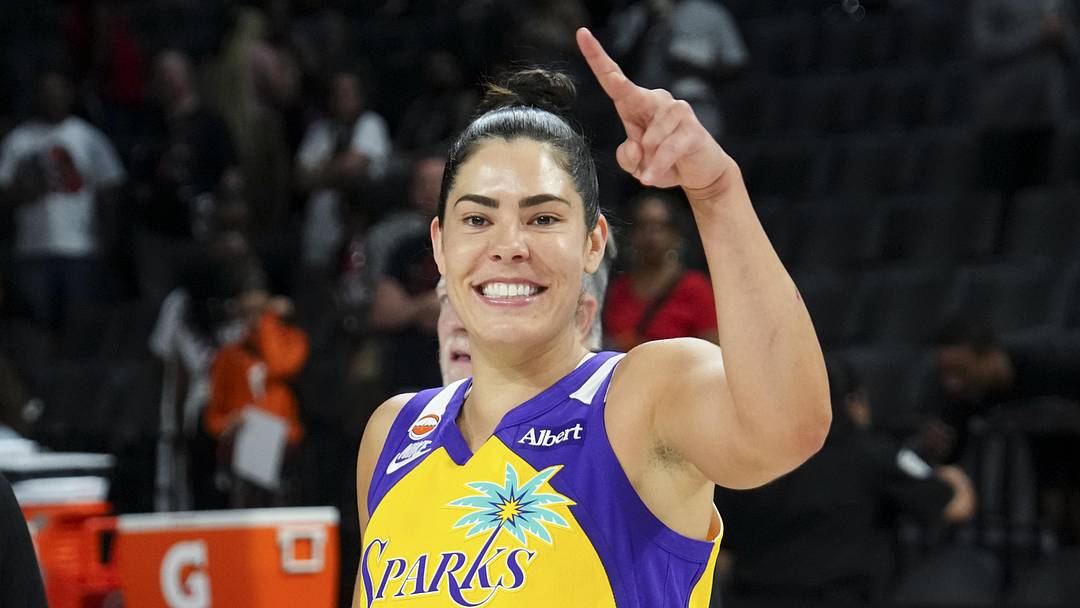 May 23, 2026; Las Vegas, Nevada, USA; Los Angeles Sparks guard Kelsey Plum (10) gestures towards the sidelines after defeating the Las Vegas Aces at Michelob Ultra Arena. Mandatory Credit: Candice Ward-Imagn Images May 23, 2026; Las Vegas, Nevada, USA; Los Angeles Sparks guard Kelsey Plum (10) gestures towards the sidelines after defeating the Las Vegas Aces at Michelob Ultra Arena. Mandatory Credit: Candice Ward-Imagn Images