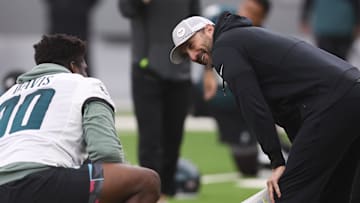 May 28, 2025; Philadelphia, PA, USA; Philadelphia Eagles head coach Nick Sirianni talks with defensive tackle Jordan Davis (90) during OTAs at NovaCare Complex. Mandatory Credit: Bill Streicher-Imagn Image