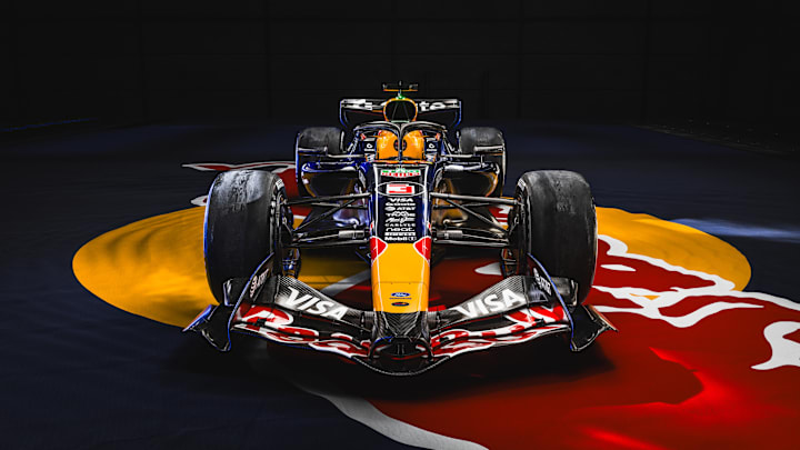 Red Bull mostró su livery 2026 y, aunque el diseño conserva la esencia que lo hizo dominante, el contexto es completamente distinto: nuevo reglamento, nuevo motor y una alianza histórica que redefine al equipo.