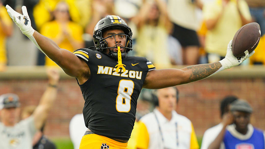 Missouri Tigers defensive end Damon Wilson II (8)