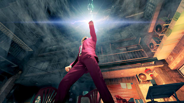 Yakuza: Like a Dragon – Ichi holds his phone to the sky, light bursting from it, ready to summon an ally into battle