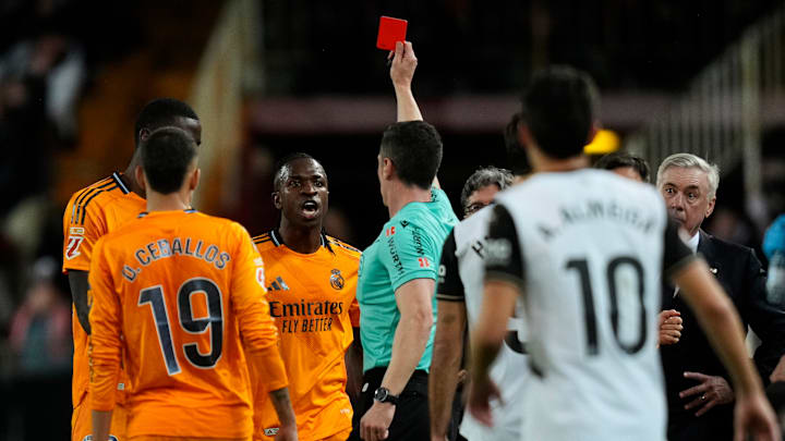 Vinicius Junior a été expulsé face au Valence CF. Vinicius Junior a été expulsé face au Valence CF.
