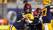 San Diego State Aztecs linebacker Owen Chambliss (center back). 