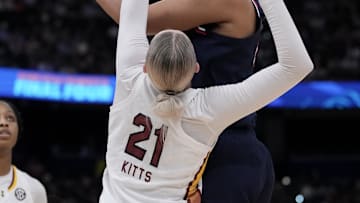 Apr 6, 2025; Tampa, FL, USA; Connecticut Huskies forward Sarah Strong (21) shoots the ball against South Carolina Gamecocks forward Chloe Kitts (21) during the second half of the national championship of the women's 2025 NCAA tournament at Amalie Arena. Mandatory Credit: Kirby Lee-Imagn Images