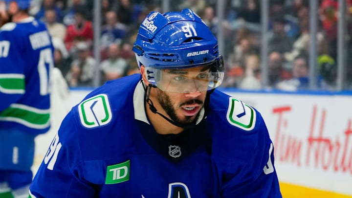 Chicago Blackhawks v Vancouver Canucks