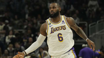 LeBron James superó a 'Magic' Johnson en asistencias en la NBA 