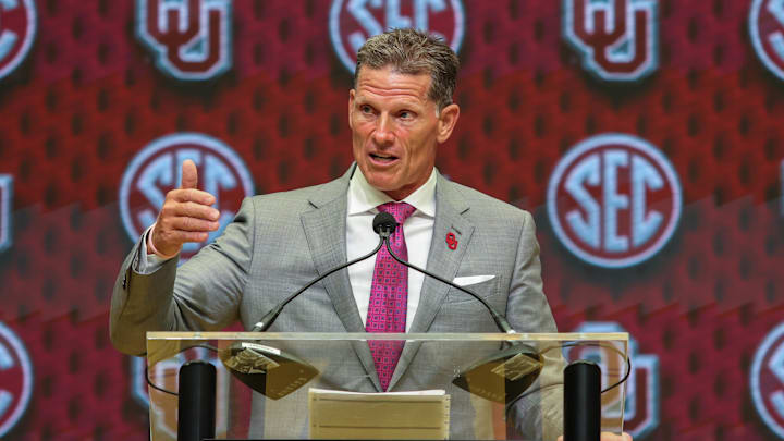 Oklahoma coach Brent Venables Oklahoma coach Brent Venables