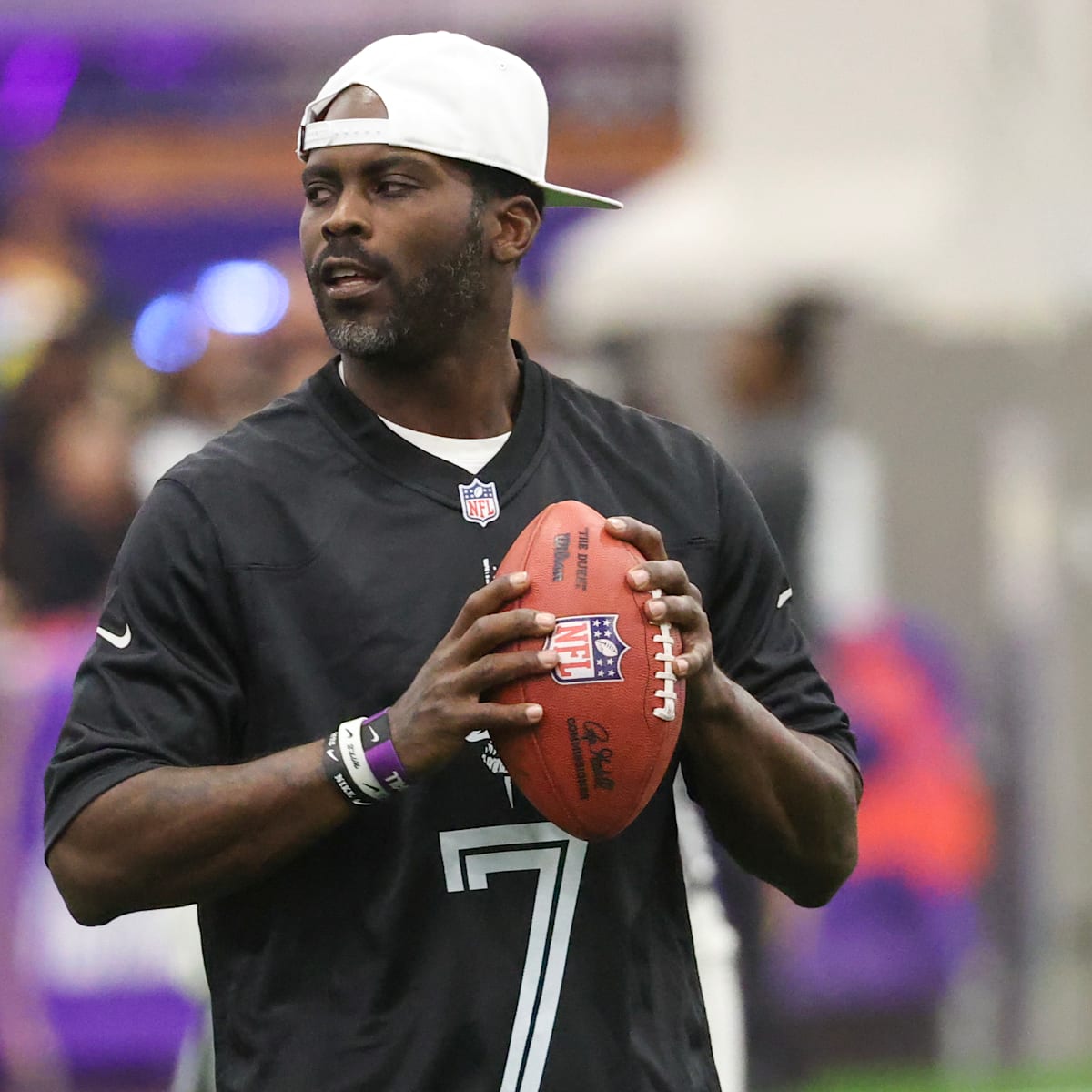 Nike hires michael vick on sale