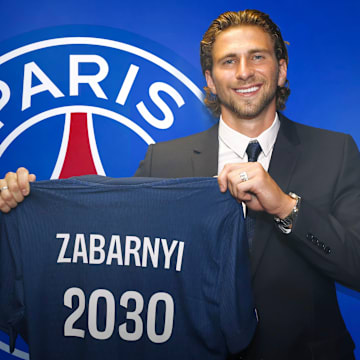 Illia Zabarnyi has put pen to paper on a deal with PSG.