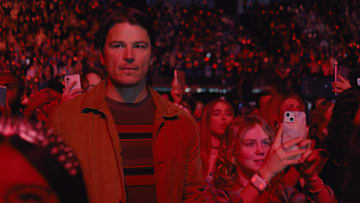 (L-r) JOSH HARTNETT as Cooper and ARIEL DONOGHUE as Riley in Warner Bros. Pictures’ crime drama thriller “TRAP,” a Warner Bros. Pictures release.