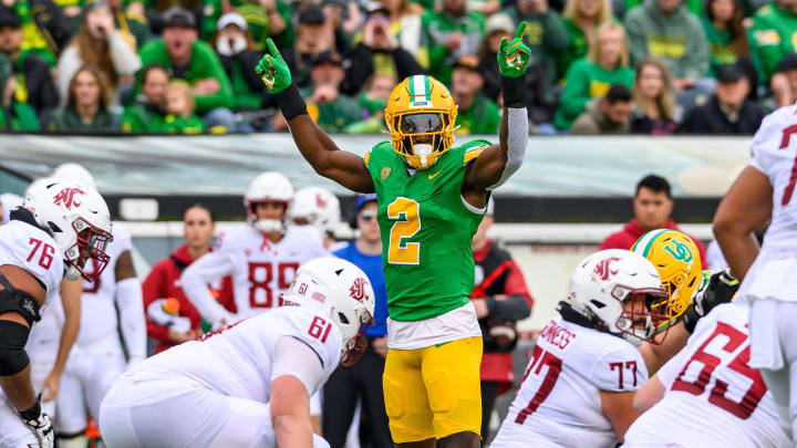 Oct 21, 2023; Eugene, Oregon, USA; Oregon Ducks linebacker Jeffrey Bassa (2) calls defensive signals during the first quarter against the Washington State Cougars at Autzen Stadium. Mandatory Credit: Craig Strobeck-USA TODAY Sports