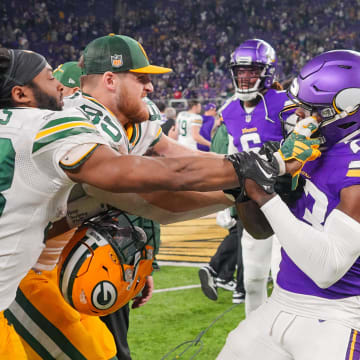 Former Green Bay Packers running back Aaron Jones (33) and Minnesota Vikings cornerback Andrew Booth Jr. (23) get into a scrap after last season's game.