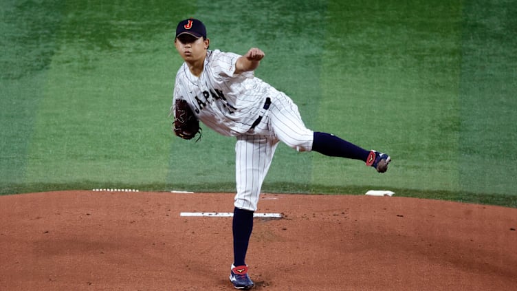 Mar 21, 2023; Miami, Florida, USA; Japan starting pitcher Shota Imanaga (21) pitches against the USA