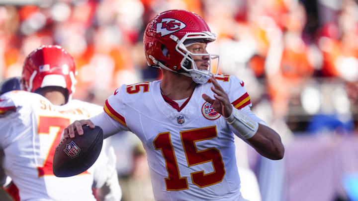 Patrick Mahomes and the Chiefs look to bounce back at home against the Colts.