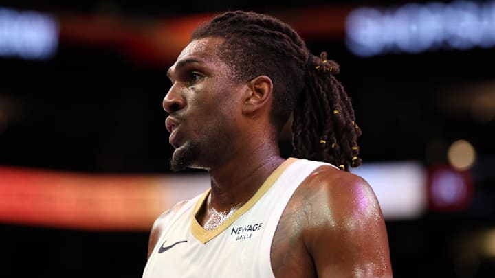 Nov 10, 2025; Phoenix, Arizona, USA; New Orleans Pelicans forward Kevon Looney (55) against the Phoenix Suns at the Mortgage Matchup Center. Mandatory Credit: Mark J. Rebilas-Imagn Images