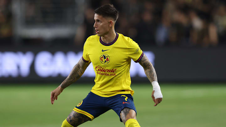 El uruguayo Brian Rodríguez adelantó desde los once pasos El uruguayo Brian Rodríguez adelantó desde los once pasos