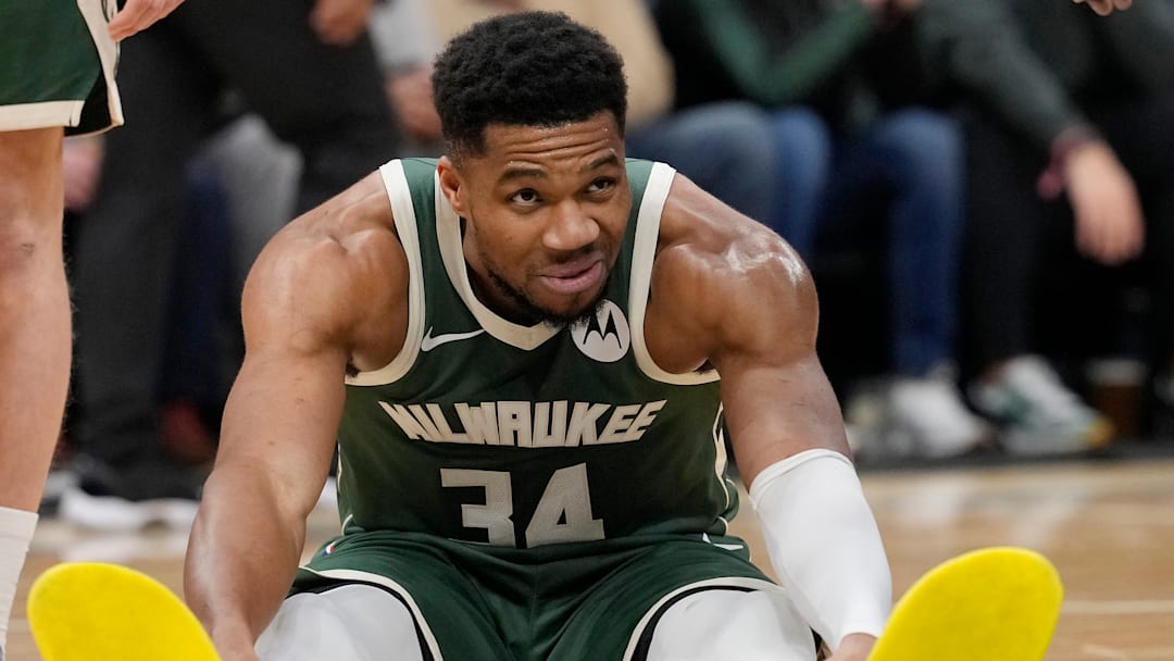 Detroit Pistons v Milwaukee Bucks