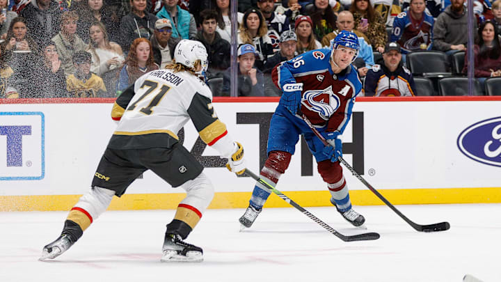 The total is set at 6 in Tuesday night's matchup between the Golden Knights and Avalanche.