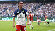HSV-Stürmer Rayan Philippe jubelt über sein 2:0