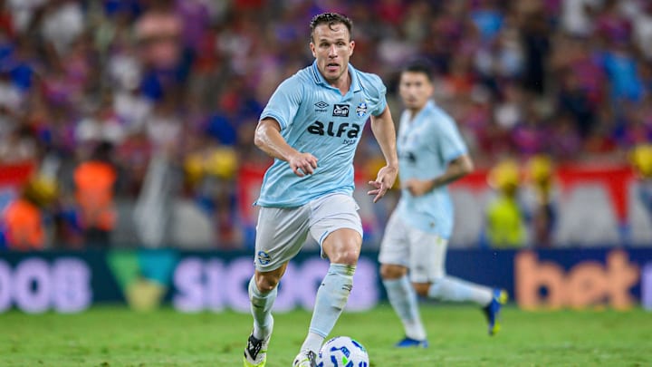 Arthur é titular absoluto no meio-campo tricolor