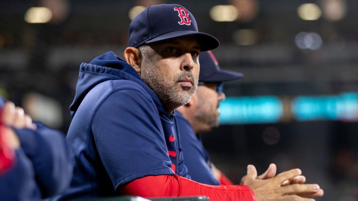 Alex Cora está en su último año de contrato con Boston 