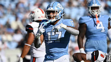 North Carolina Tar Heels linebacker Amare Campbell (17)
