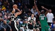 Giannis Antetokounmpo scored 30 points in the Bucks’ win over the Mavericks on Monday.