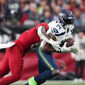 Jan 7, 2024; Glendale, Arizona, USA; Seattle Seahawks wide receiver DK Metcalf (14) runs after making a catch against the Arizona Cardinals during the first half at State Farm Stadium. Mandatory Credit: Joe Camporeale-Imagn Images