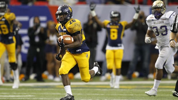 North Carolina A&T Aggies running back Tarik Cohen (28) runs the ball for a touchdown against the Alcorn State Braves.