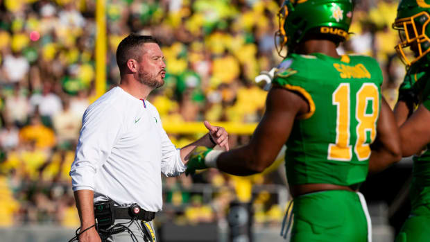 Oregon head coach Dan Lanning calls to players as the Oregon Ducks host the Idaho Vandals