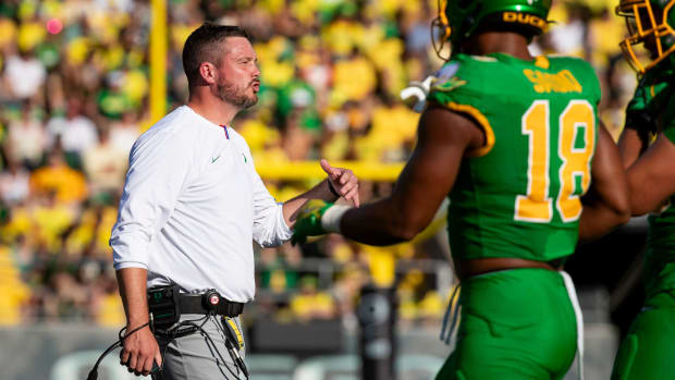 Oregon head coach Dan Lanning calls to players as the Oregon Ducks host the Idaho Vandals Saturday, Aug. 31, 2024 at Autzen