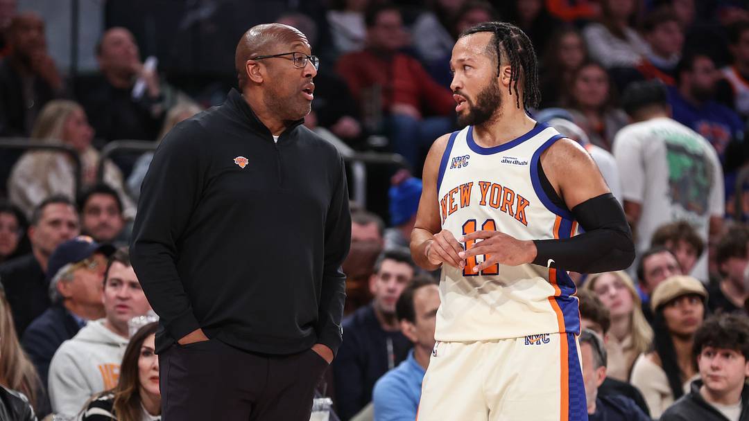 Jan 3, 2026; New York, New York, USA; New York Knicks head coach Mike Brown talks with guard Jalen Brunson (11) in the third quarter against the Philadelphia 76ers at Madison Square Garden. Mandatory Credit: Wendell Cruz-Imagn Images