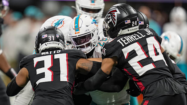 The Atlanta Falcons boast a top 10 D/ST in fantasy football this season. 