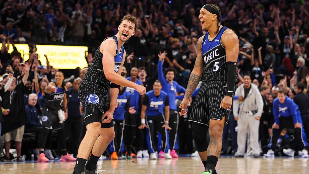 Apr 25, 2026; Orlando, Florida, USA; Orlando Magic forward Franz Wagner (22) reacts to a shot by forward Paolo Banchero (5) against the Detroit Pistons in the fourth quarter during game three of the first round of the 2026 NBA Playoffs at Kia Center. Mandatory Credit: Nathan Ray Seebeck-Imagn Images Apr 25, 2026; Orlando, Florida, USA; Orlando Magic forward Franz Wagner (22) reacts to a shot by forward Paolo Banchero (5) against the Detroit Pistons in the fourth quarter during game three of the first round of the 2026 NBA Playoffs at Kia Center. Mandatory Credit: Nathan Ray Seebeck-Imagn Images