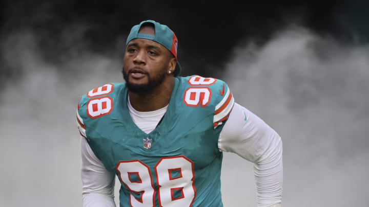 Miami Dolphins defensive tackle Raekwon Davis (98) runs on the field prior to the game Dallas Cowboys at Hard Rock Stadium.